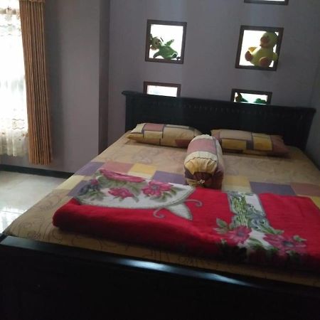 Villa Trijaya Бату Екстериор снимка