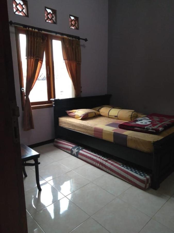 Villa Trijaya Бату Екстериор снимка