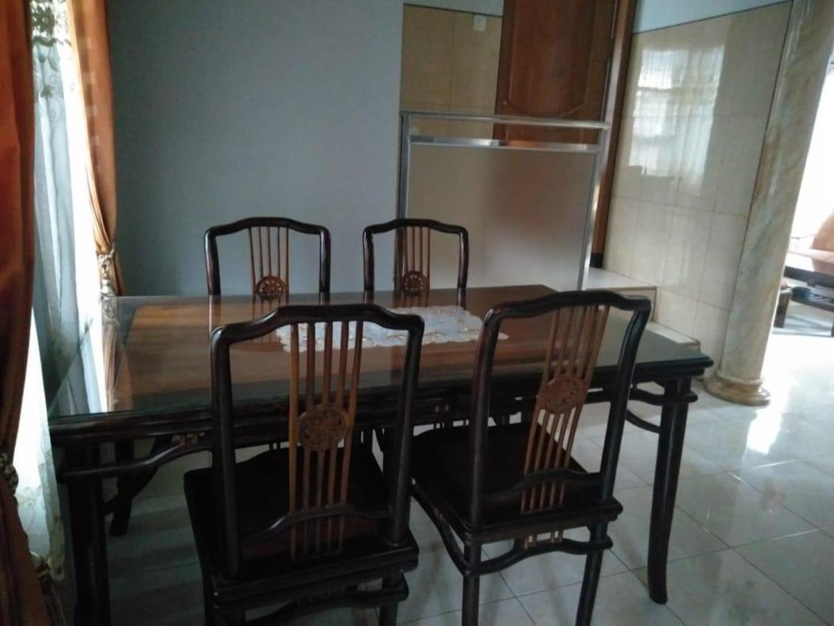 Villa Trijaya Бату Екстериор снимка
