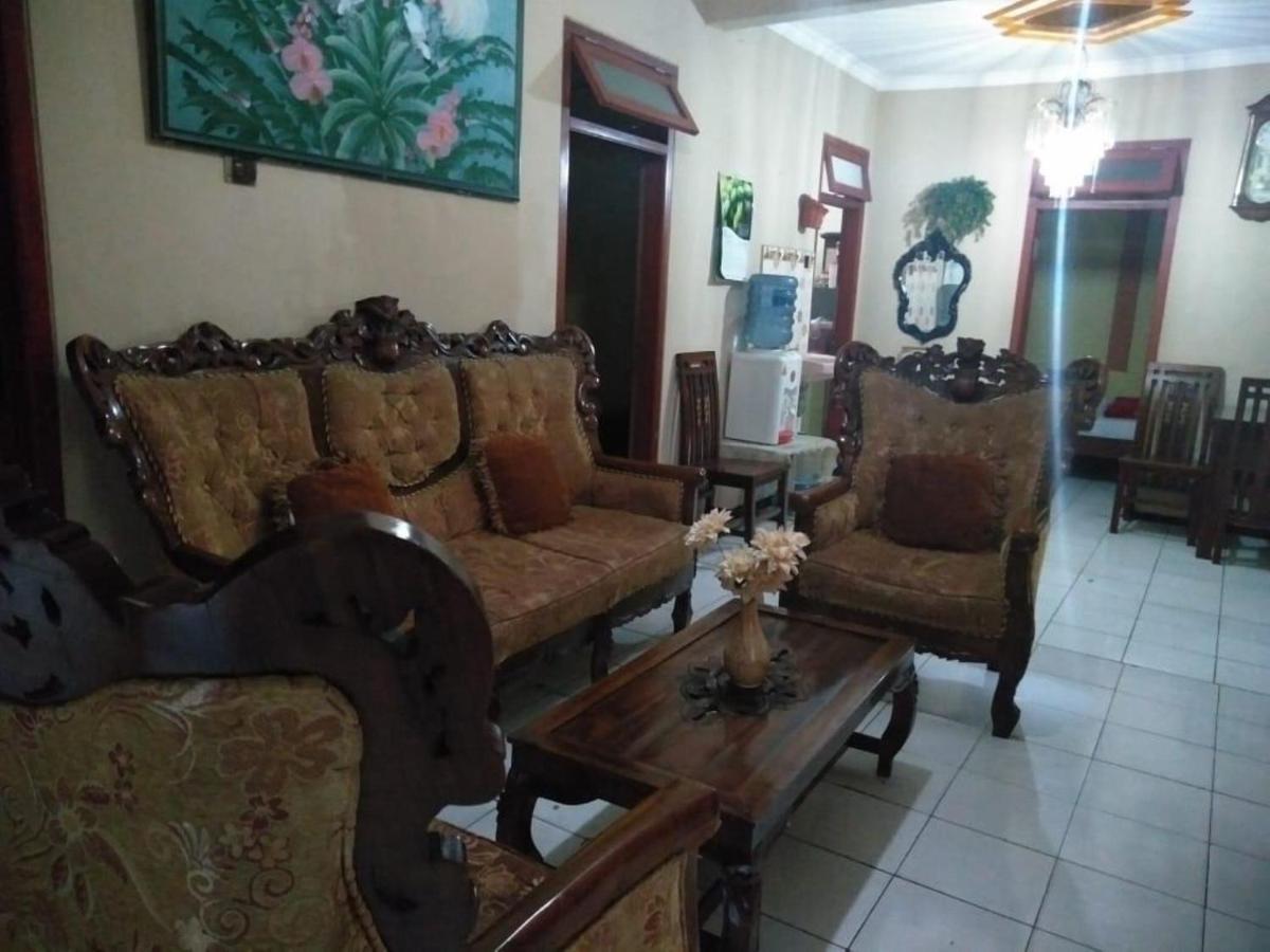 Villa Trijaya Бату Екстериор снимка