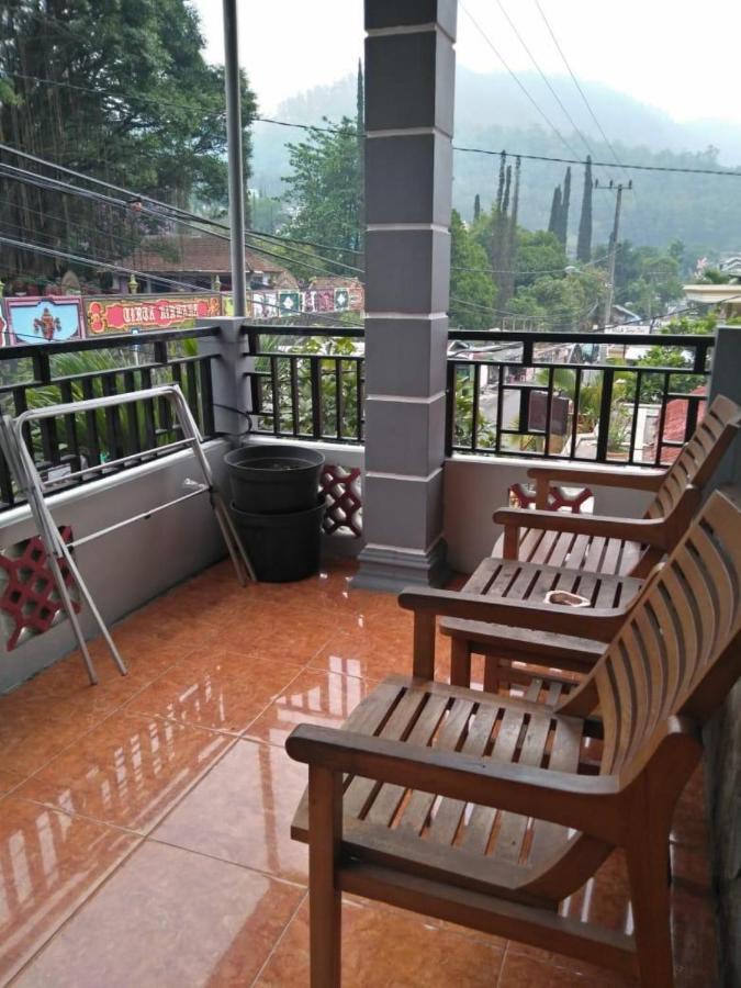 Villa Trijaya Бату Екстериор снимка